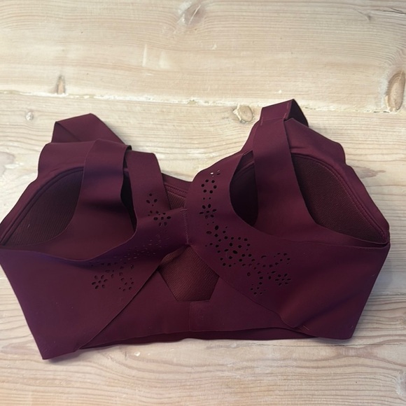 Victoria's Secret Purple Sports Bra - Picture 5 of 6